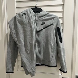 BOYS Gray Nike Tech Set Size M